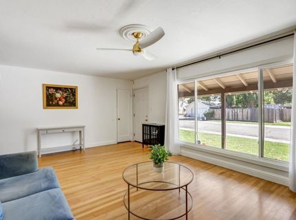 5660 Velma Way, Sacramento, CA 95824 Photo