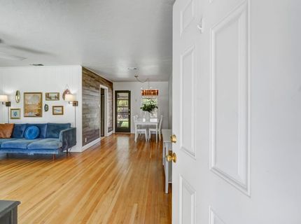 5660 Velma Way, Sacramento, CA 95824 Photo
