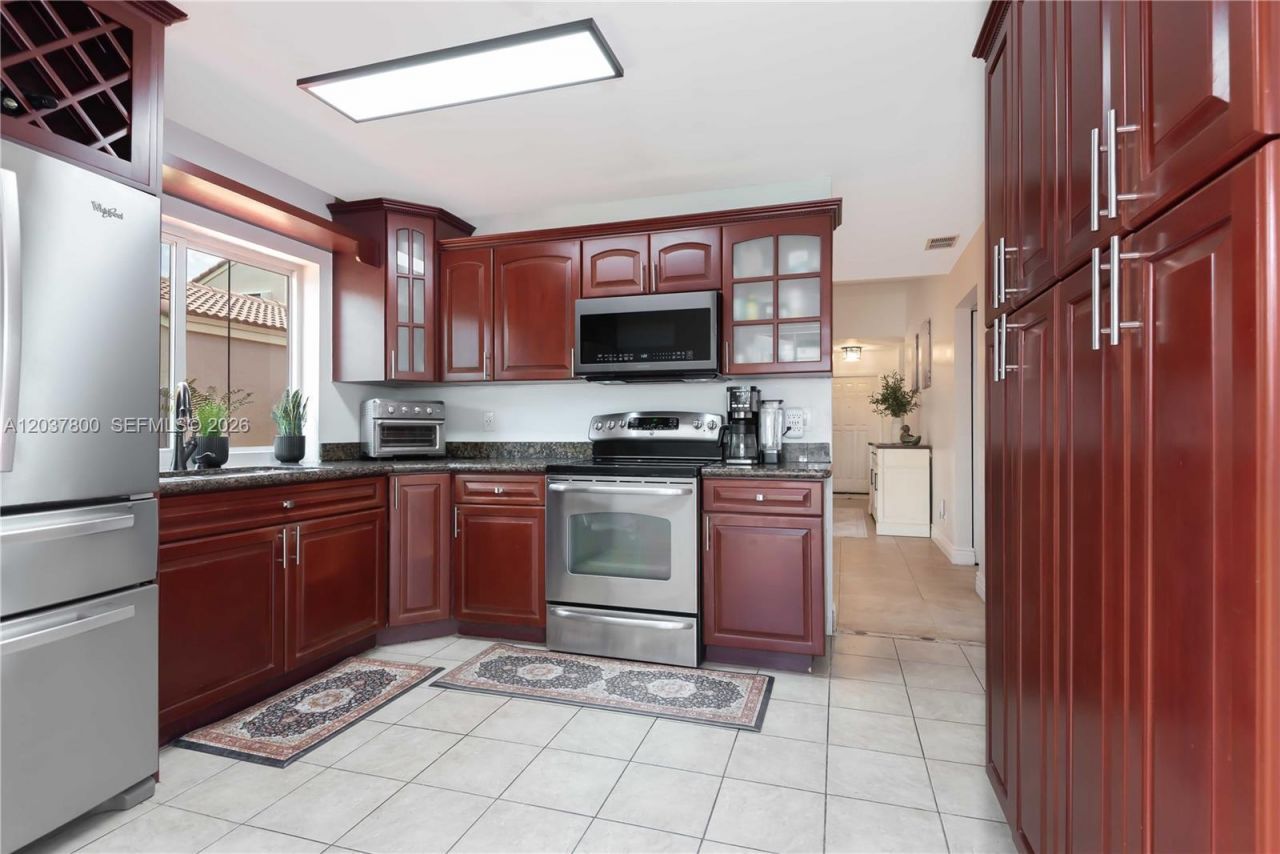 6316 NW 173rd St, Hialeah, FL 33015 Photo