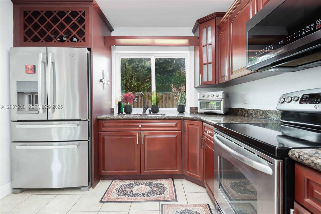 6316 NW 173rd St, Hialeah, FL 33015 Photo