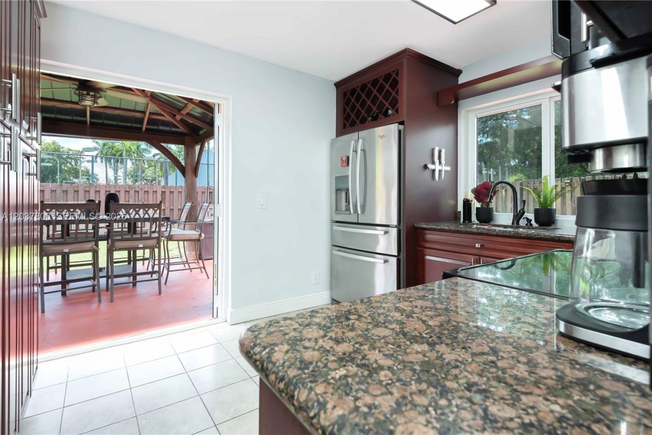 6316 NW 173rd St, Hialeah, FL 33015 Photo