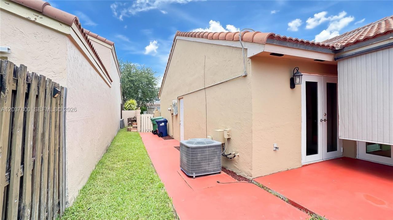 6316 NW 173rd St, Hialeah, FL 33015 Photo