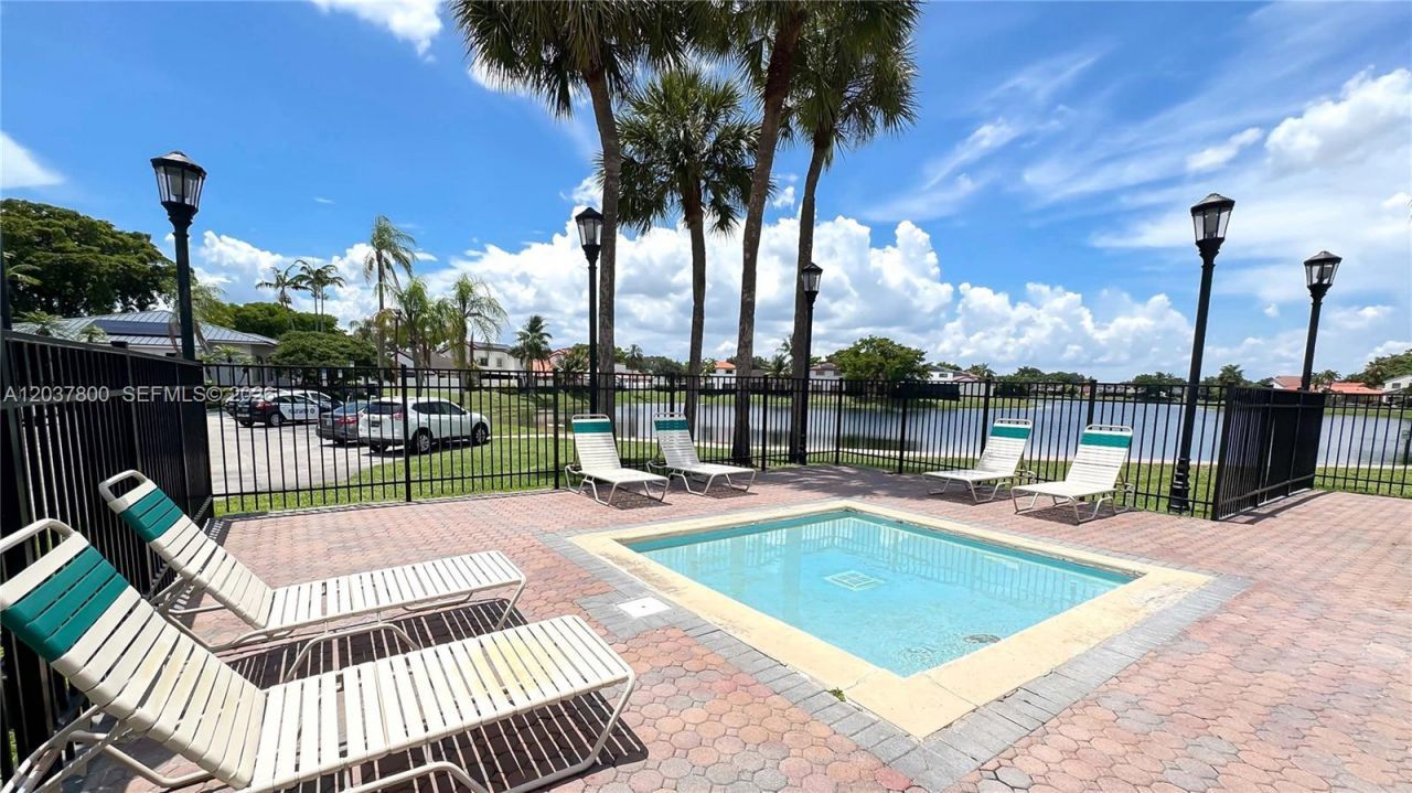 6316 NW 173rd St, Hialeah, FL 33015 Photo
