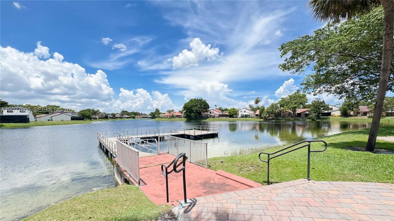 6316 NW 173rd St, Hialeah, FL 33015 Photo