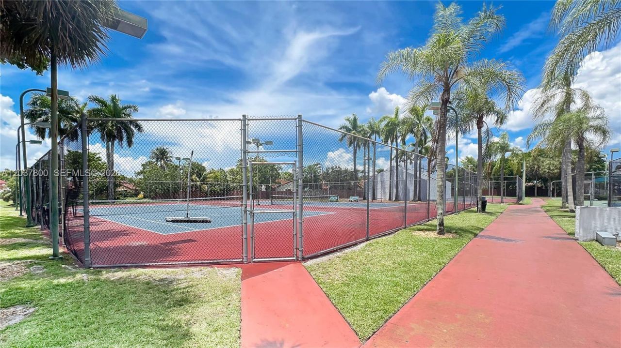 6316 NW 173rd St, Hialeah, FL 33015 Photo