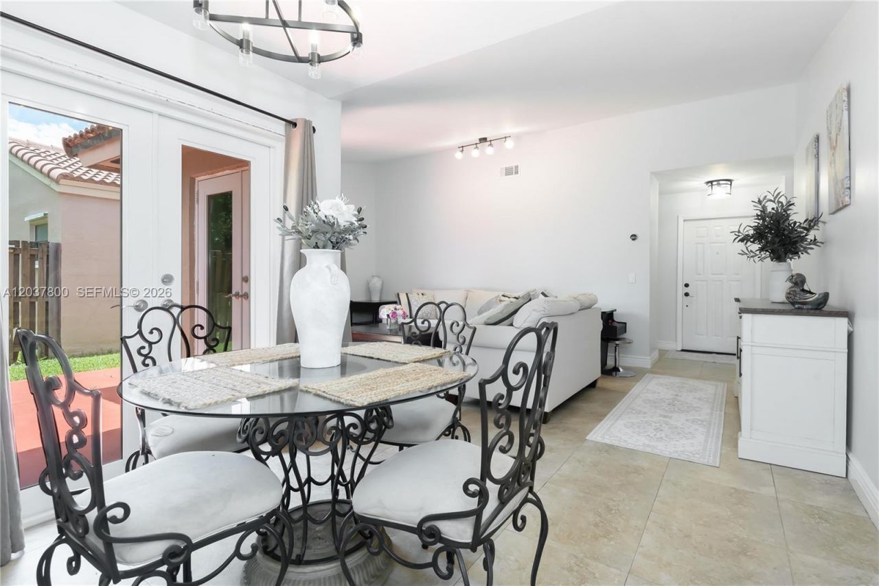 6316 NW 173rd St, Hialeah, FL 33015 Photo