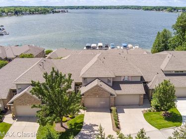 980 Sunset Drive, Waterford Twp, MI 48328