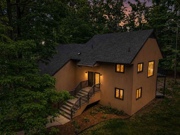 2096 Pinecrest Street, Harbor Springs, MI 49740