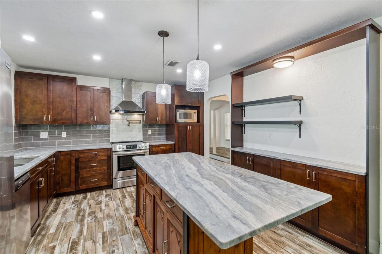 503 Rollingview Drive , Temple Terrace, FL 33617 Photo