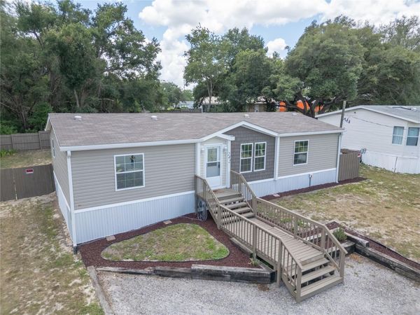 242 SKYLINE DRIVE , LADY LAKE, FL 32159