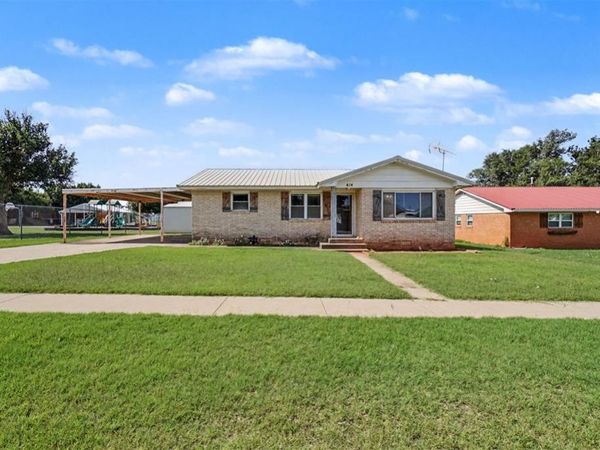 414 E Broadway Street, Leedey, OK 73654