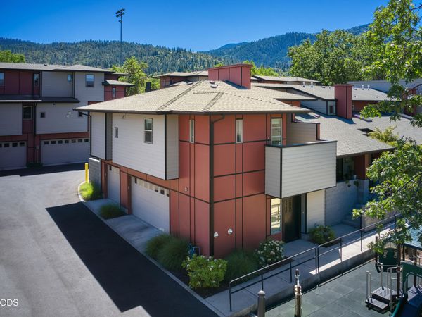 61 S Mountain Avenue, Ashland, OR 97520