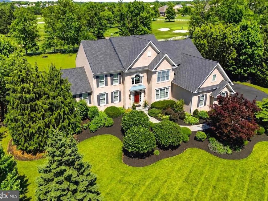583 Oakmont Drive E, Telford, PA 18969 Main Photo
