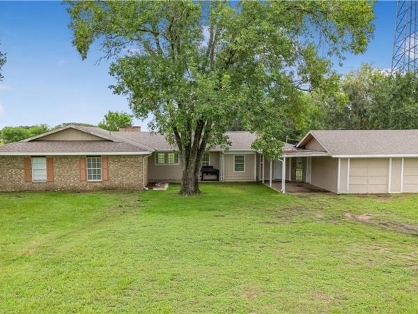 2631 Benbow Road, Inez, TX 77968