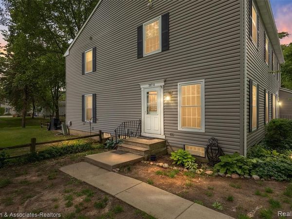 38718 Barnstable Lane, Clinton Twp, MI 48038