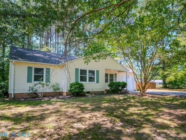 6464 Meadow Drive , Gloucester, VA 23061