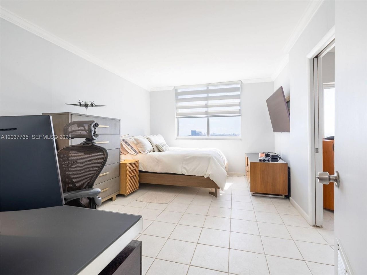 500 Bayview Dr, Unit 1520, Sunny Isles Beach, FL 33160 Photo