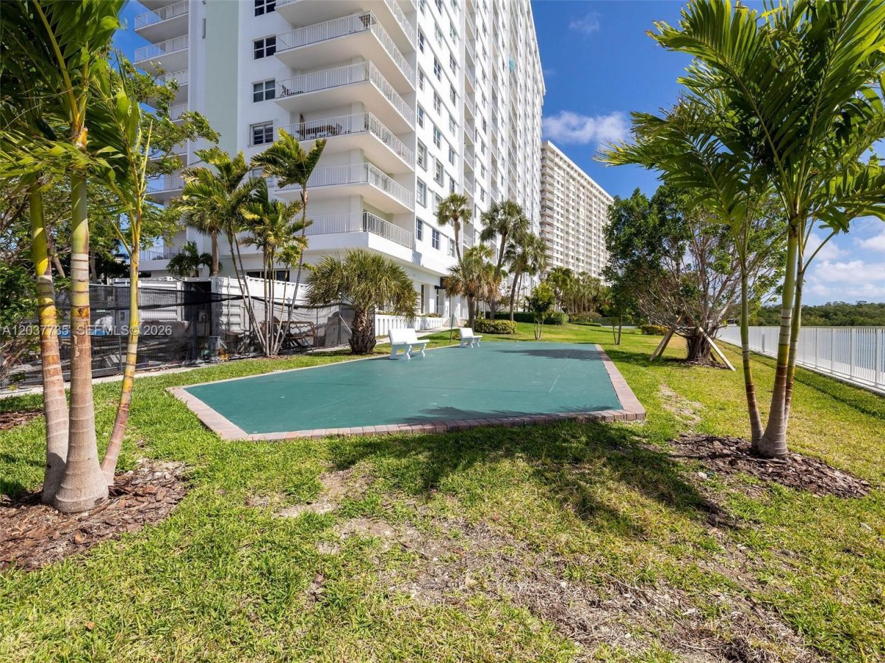 500 Bayview Dr, Unit 1520, Sunny Isles Beach, FL 33160 Photo