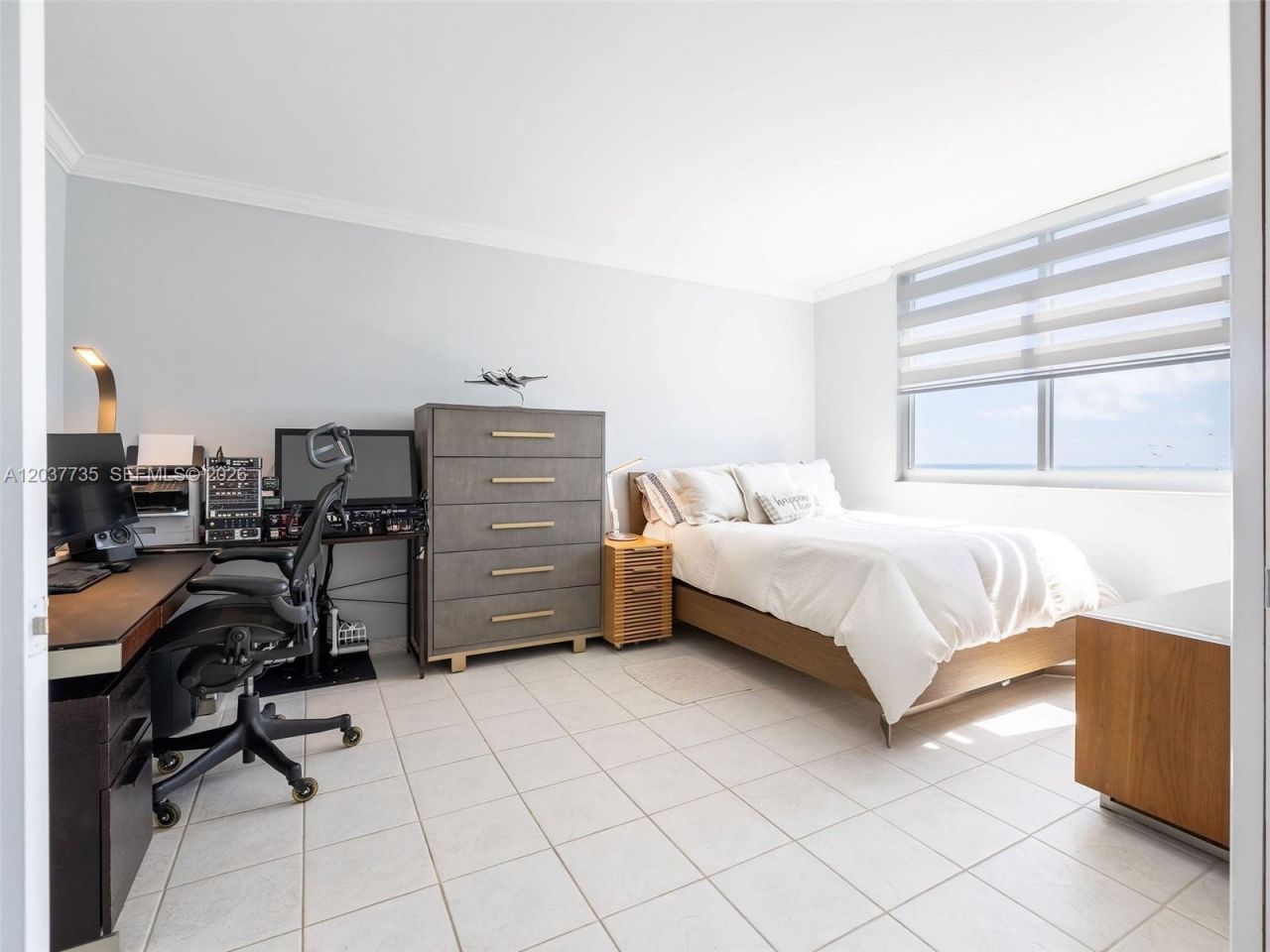 500 Bayview Dr, Unit 1520, Sunny Isles Beach, FL 33160 Photo
