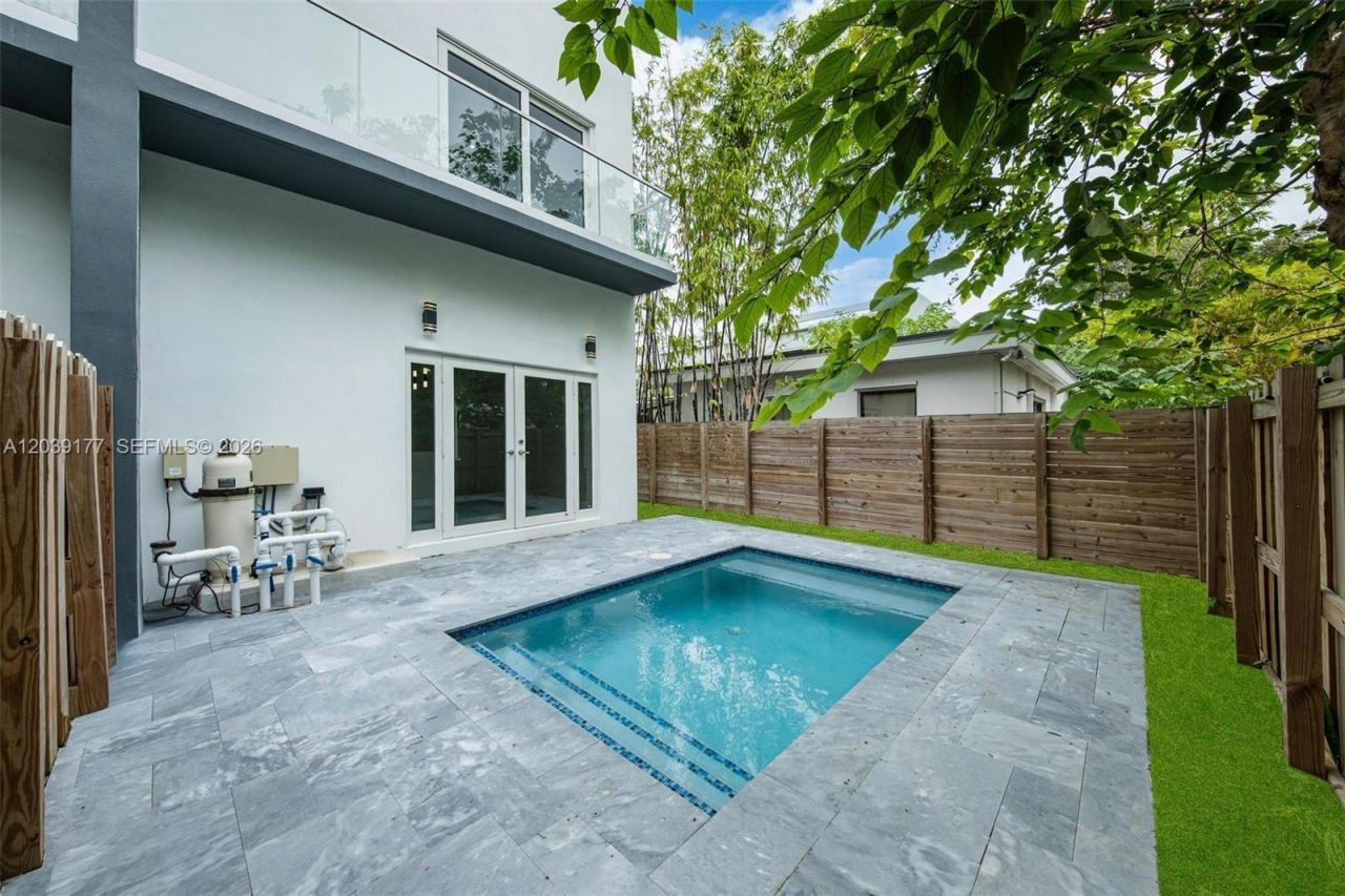 3142 Carter St , Unit 3142, Miami, FL 33133 Photo