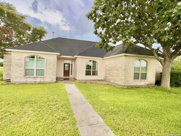 721 DEAF SMITH RD, Beeville, TX 78102