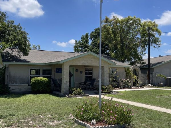 402 County Road 574, Castroville, TX 78009