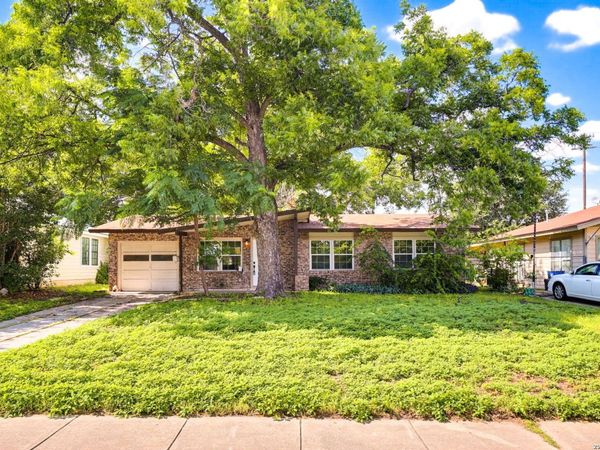 207 DRESDEN DR, San Antonio, TX 78213