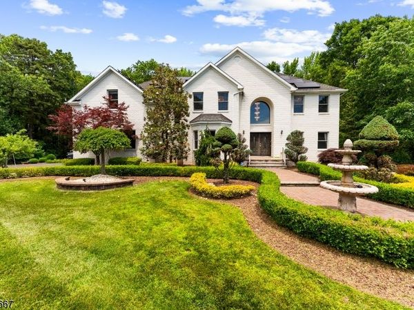 16 Dakota Dr, Old Bridge, NJ 08857