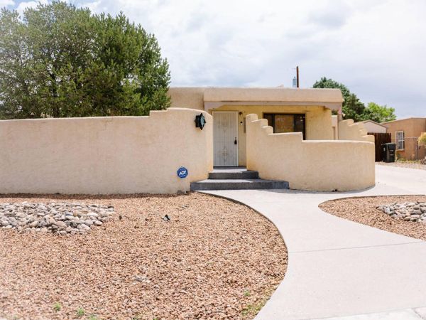 2430 Palomas Drive NE, Albuquerque, NM 87110