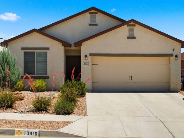 10916 Topacio Street NW, Albuquerque, NM 87114