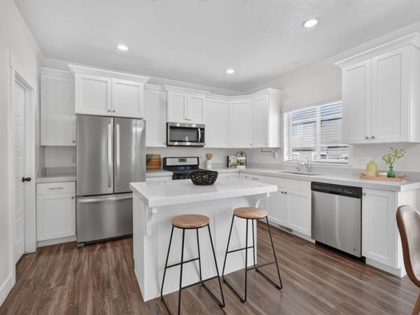 7502 N COTTAGE LN E, Eagle Mountain, UT 84005