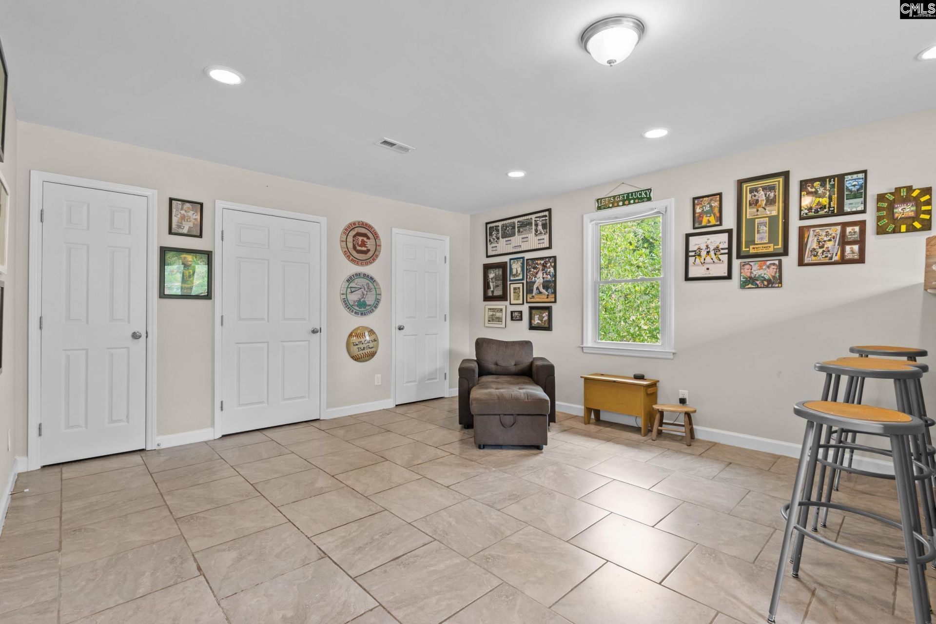 1111 Price Circle  Photo 6