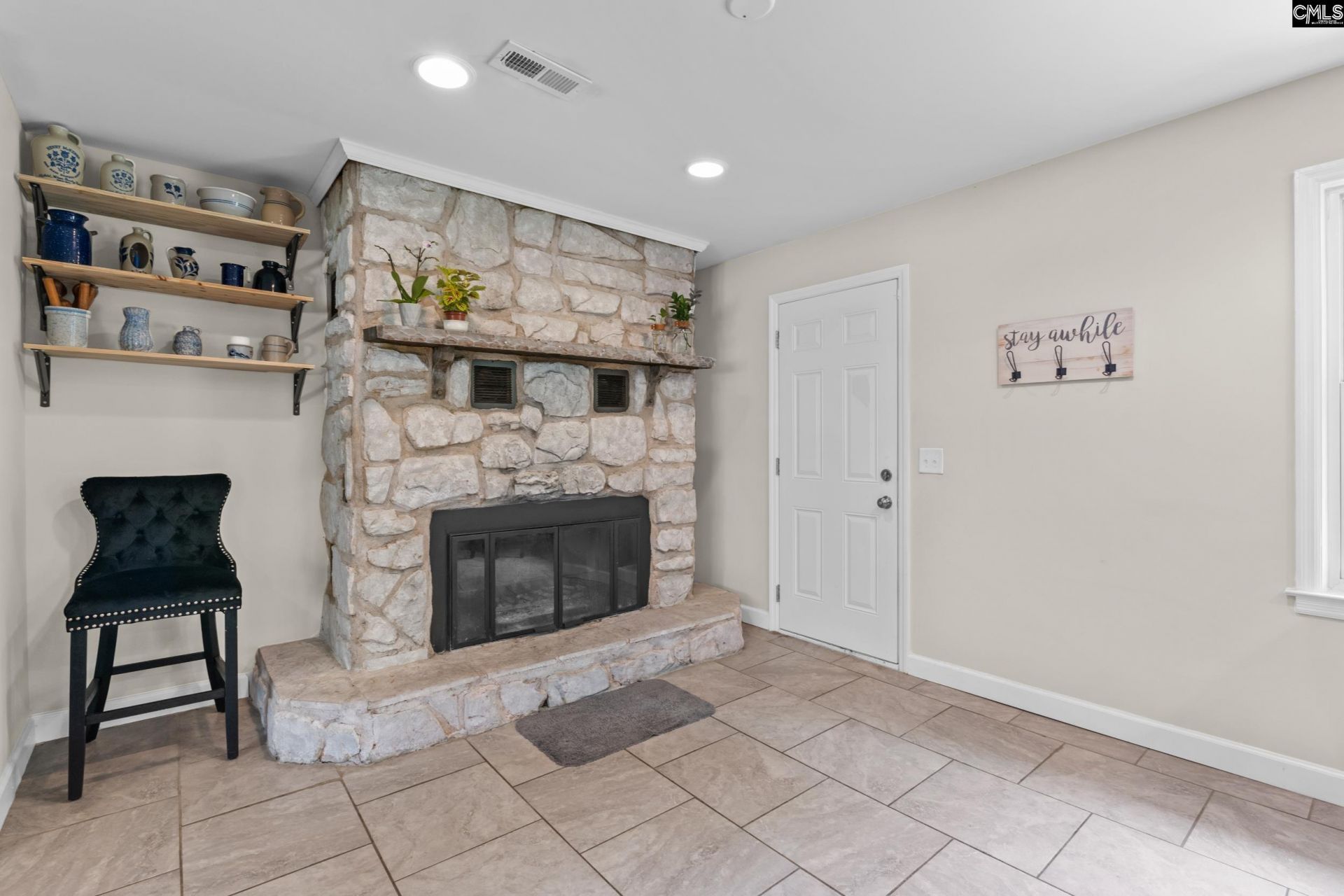1111 Price Circle  Photo 8