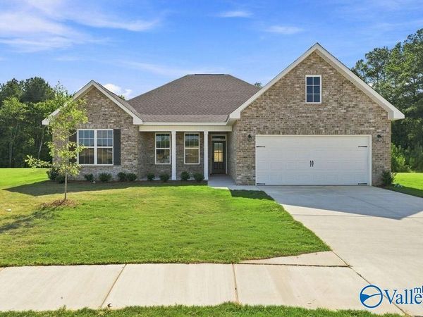 909 Ronnie Drive, Hartselle, AL 35640