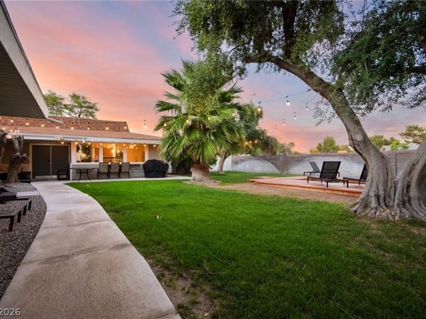 5710 Madre Mesa Drive , Las Vegas, NV 89108