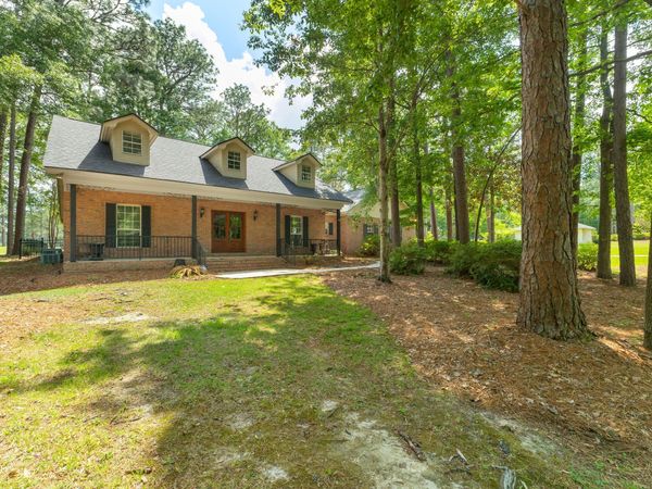 87 Fairlake Dr., Hattiesburg, MS 39402