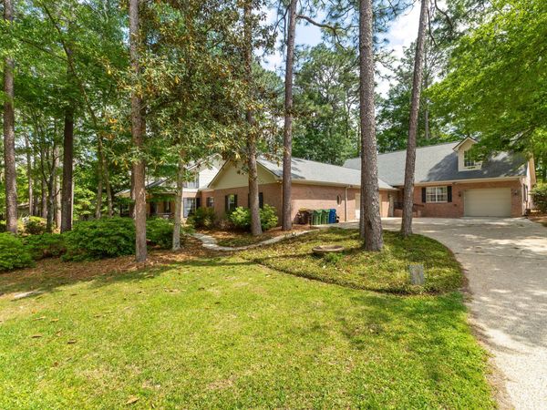 87 Fairlake Dr., Hattiesburg, MS 39402