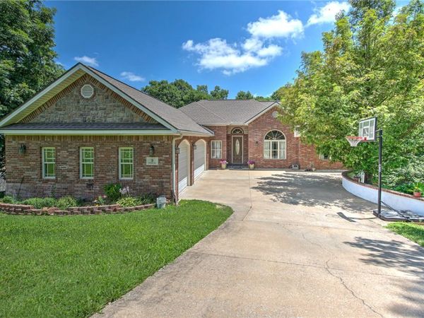 3 Buckfast Lane, Bella Vista, AR 72714