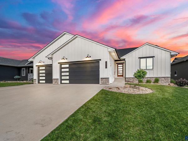 4104 INFIELD Ave, Sioux Falls, SD 57110