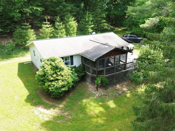 4262 Steven Hole Run Rd, Buckeye, WV 24924