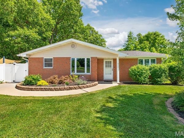 2364 Seminary Road , Brighton, IL 62012