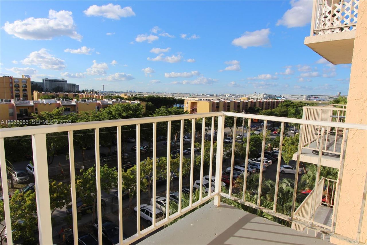 801 NW 47th Ave , Unit 614W, Miami, FL 33126 Photo
