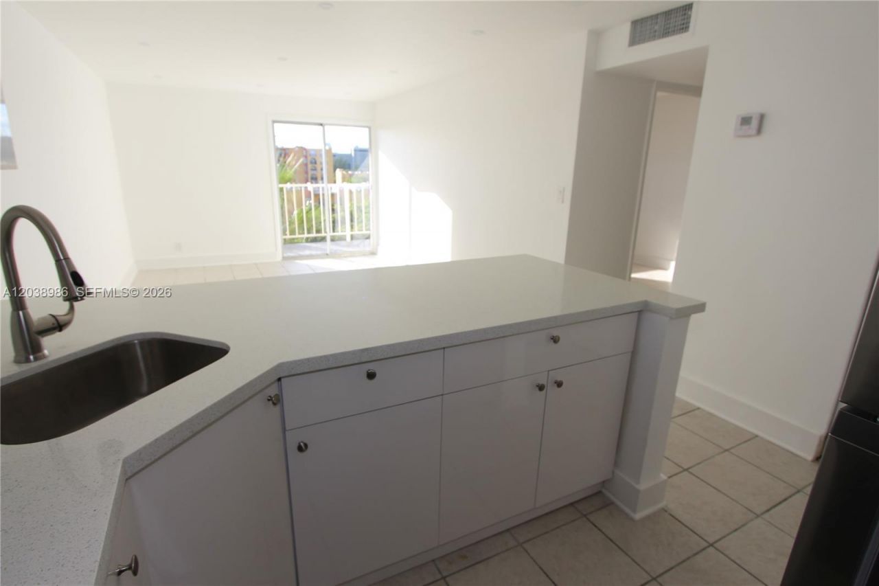 801 NW 47th Ave , Unit 614W, Miami, FL 33126 Photo