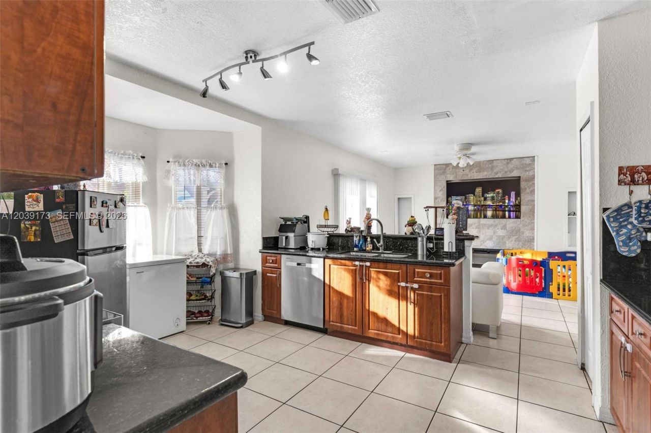 1760 NE 36th Ave, Homestead, FL 33033 Photo