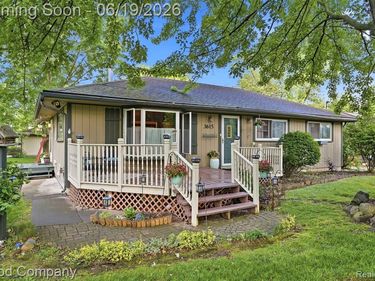 3615 Hazelton Avenue, Rochester Hills, MI 48307