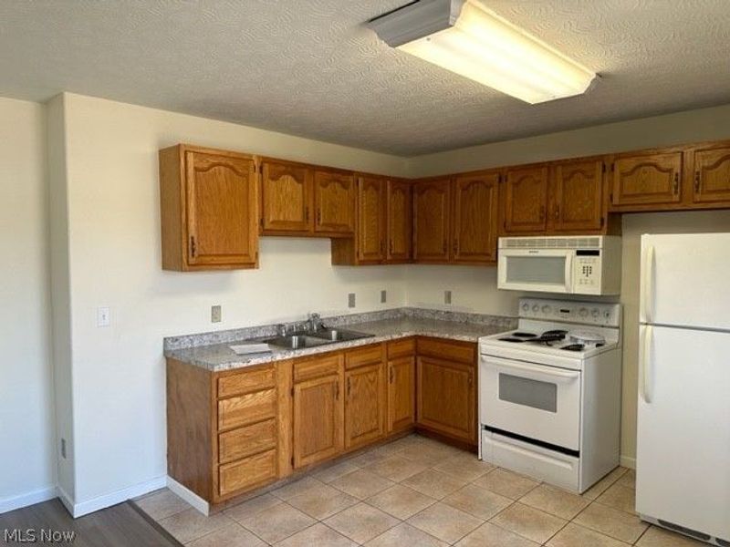 6125 Austin Lane Drive, Unit B, Nashport, OH 43830 Photo 3