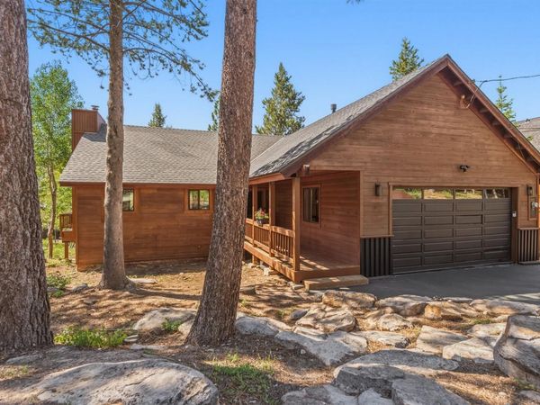 12434 Snowpeak Way, Truckee, CA 96161
