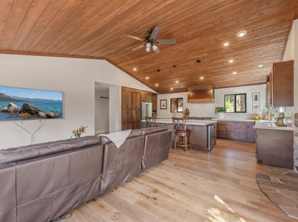 12434 Snowpeak Way, Truckee, CA 96161 Photo