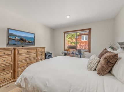 12434 Snowpeak Way, Truckee, CA 96161 Photo