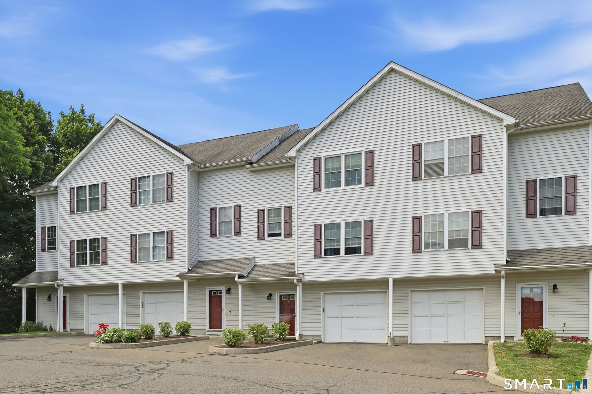 11 Mannions, Unit 8, Danbury, CT 06810 Main Photo